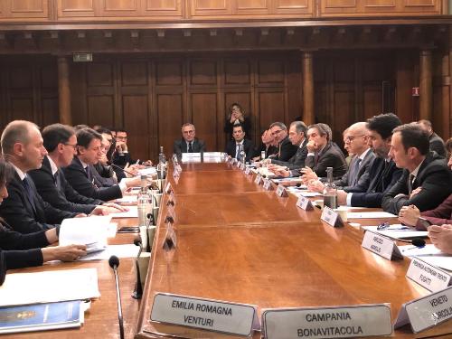 La Conferenza Stato-Regioni tenutasi oggi a Roma, con il governatore del Friuli Venezia Giulia Massimiliano Fedriga (primo a destra nella foto)
